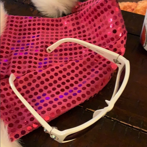 Kathy Van Zeeland Sun Glasses - Picture 7 of 7